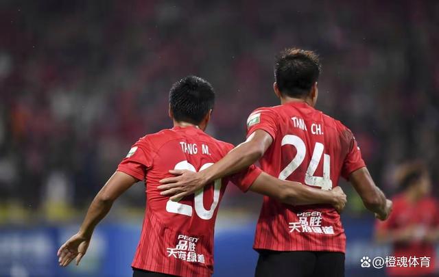 包含西甲集结日再迎强敌；上海申花队长鼓劲；主帅态度：气氛紧张；高层口径保持一致的词条